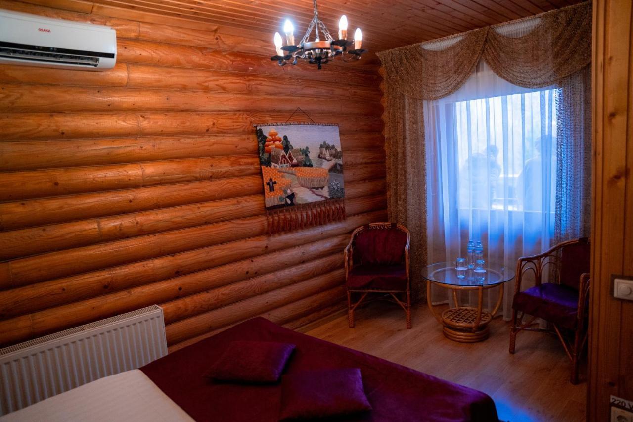 Gostiniy Dvor Non-Stop Hotel Kherson Exterior photo