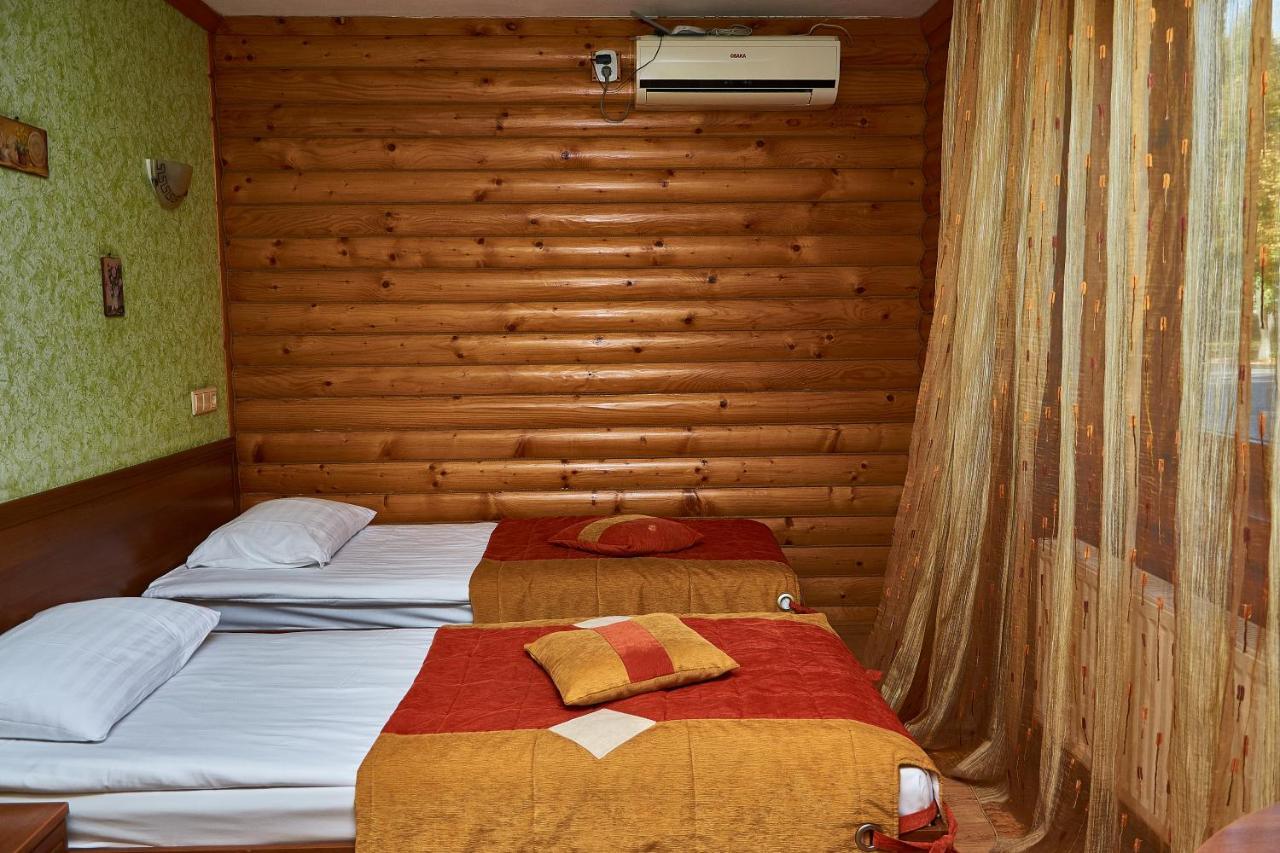 Gostiniy Dvor Non-Stop Hotel Kherson Exterior photo